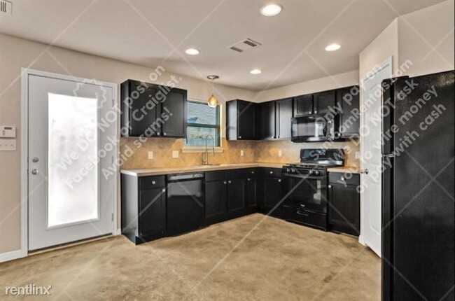 Building Photo - 4611 Graceful Ln