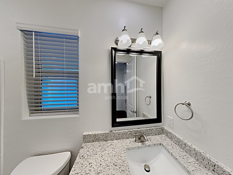 Building Photo - 431 W Organ Pipe Dr