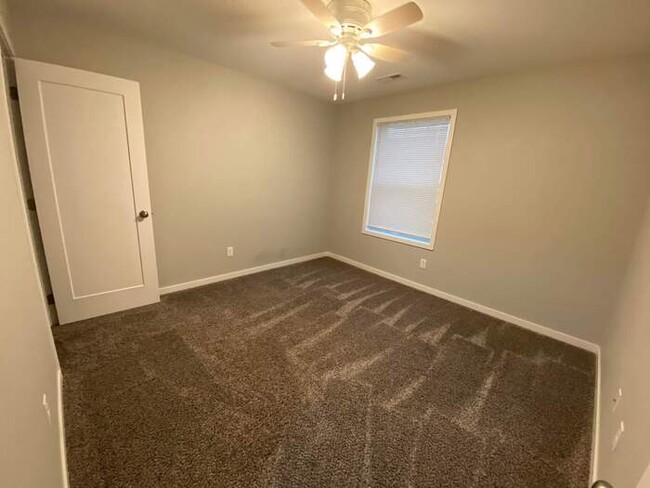 Building Photo - 203 Burr Oak Ct