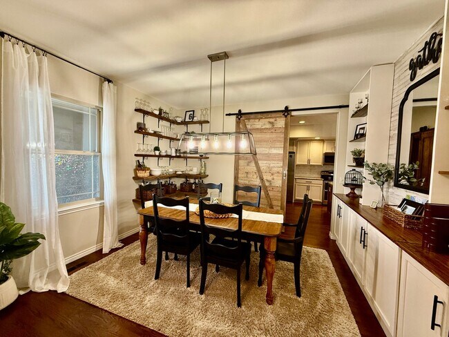 Building Photo - Spacious & Stylish 5-Bedroom Home in Wolf ...