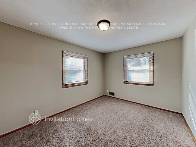 Building Photo - 2155 Edgebrook Ave