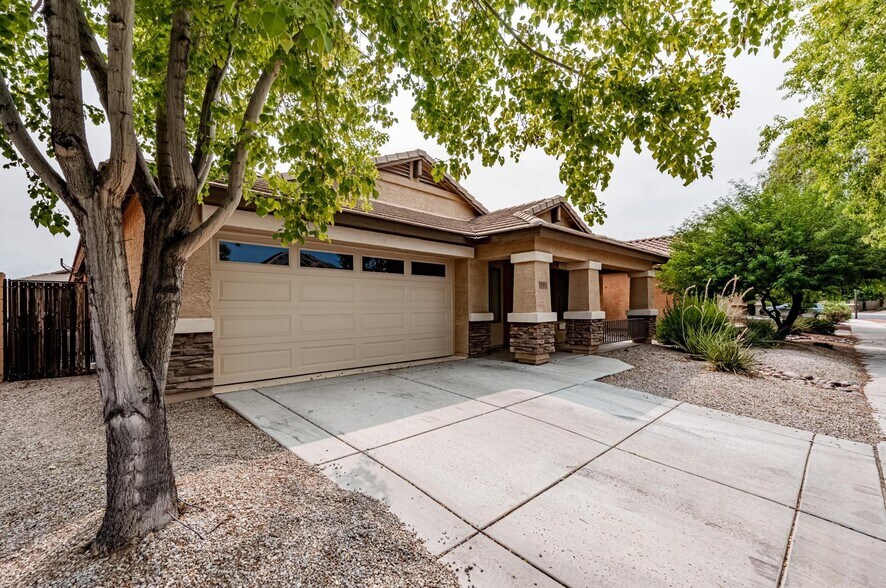 Building Photo - 17571 W Eugene Ter