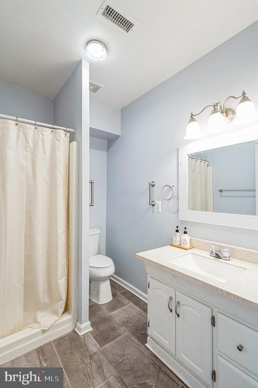 Building Photo - 18623 Bells Hotel Pl