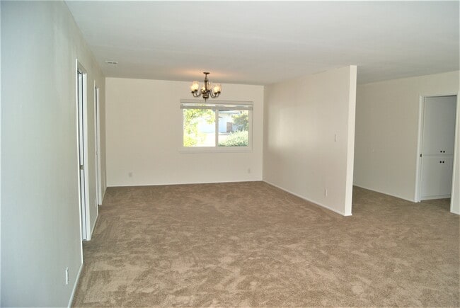 Building Photo - 1064 La Reina Dr