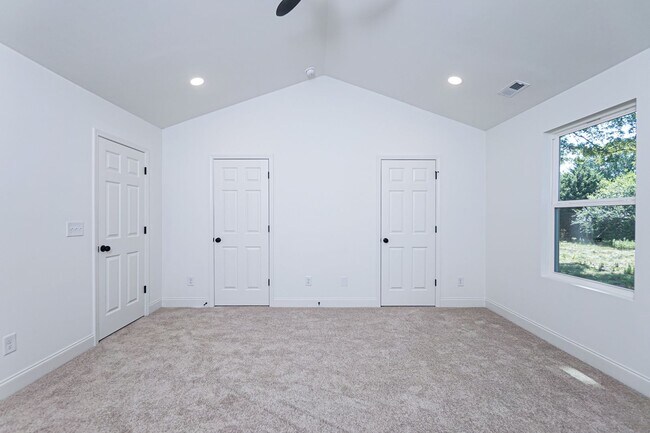 Building Photo - Brand New Duet Style Townhome in Charlotte!