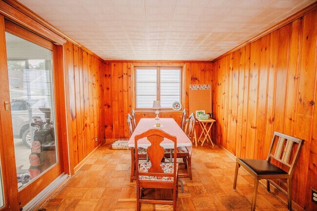 Building Photo - Beautiful four bedroom home avaulable for ...