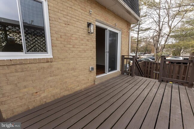 Building Photo - 7426 Rhondda Dr