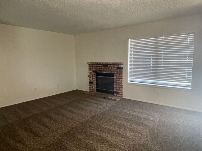 Building Photo - 0484