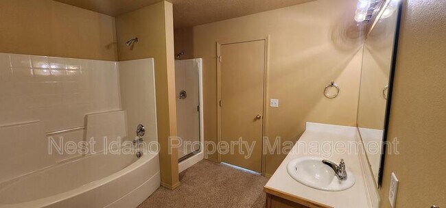 Building Photo - 164 E Linmar Dr