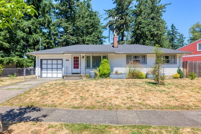 Building Photo - Charming 3-Bedroom Bungalow on Large Fenced Lot