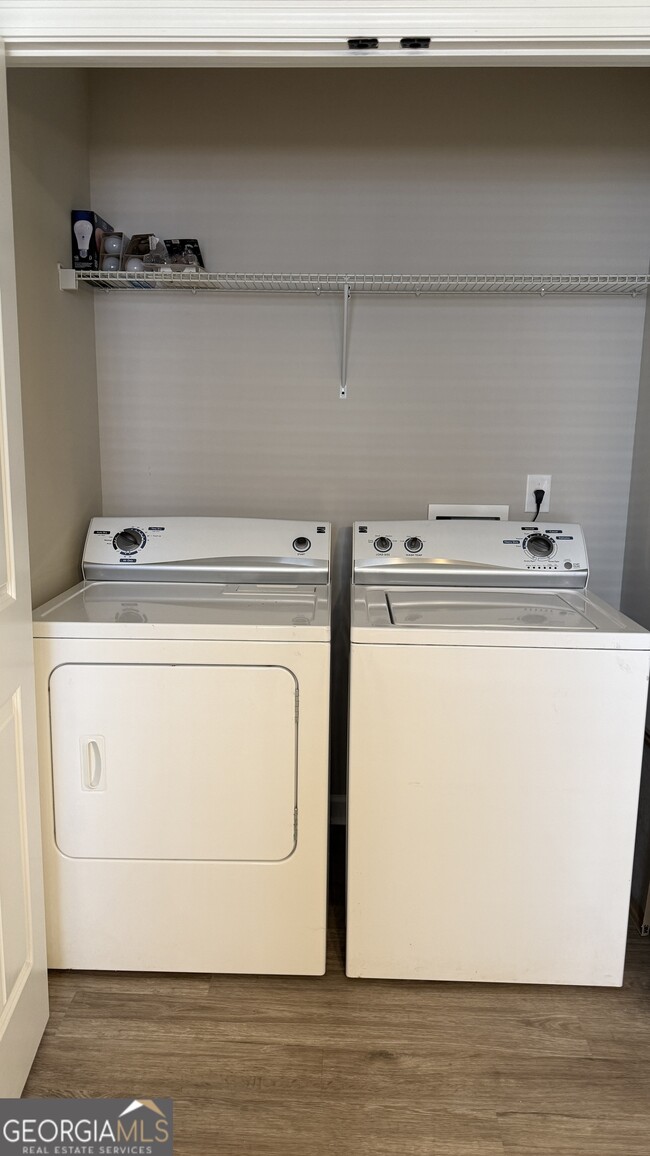 Building Photo - 233 Sunview Dr