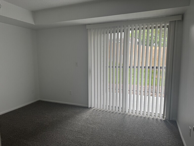 Large Primary bedroom with sliding door to large patio - 2575 S Syracuse Way