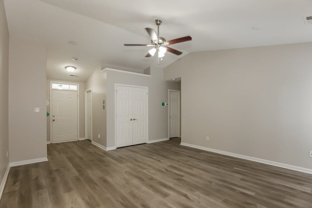 Building Photo - 1610 Royal Tree Ct