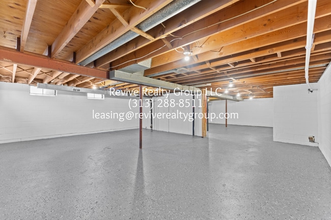 Building Photo - 5337 Botsford Ave