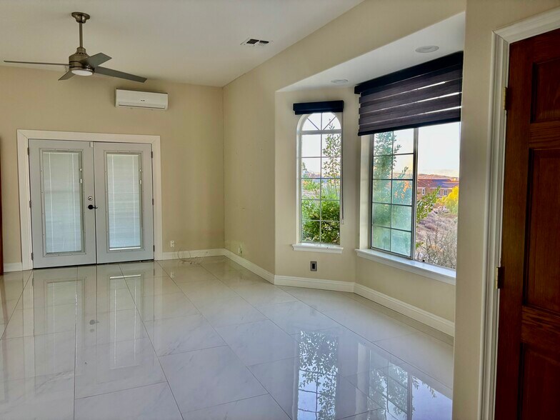 Building Photo - 238 Lakeview Dr