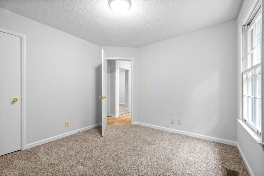 Building Photo - 510 Aspen Dr
