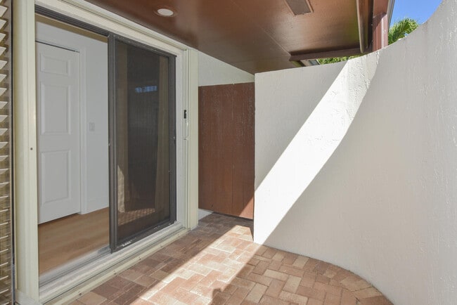 Building Photo - 1469 Vía Privada