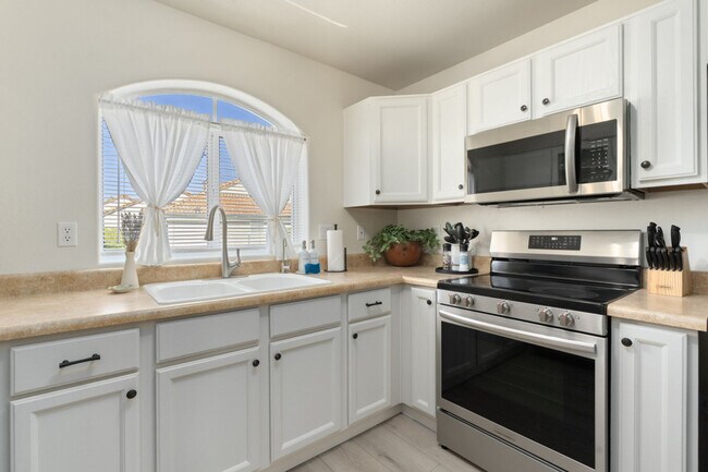 Building Photo - 10401 N 52nd St