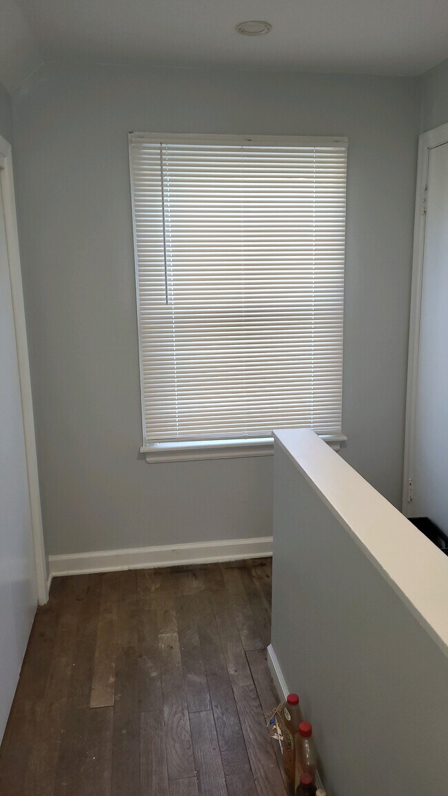 Building Photo - 1629 Kingston Rd