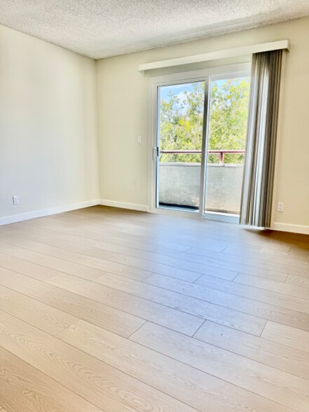 Building Photo - 5259 Cartwright Ave