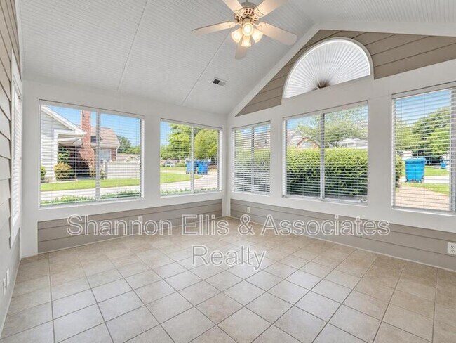 Building Photo - 3057 Orchard Ridge Cir