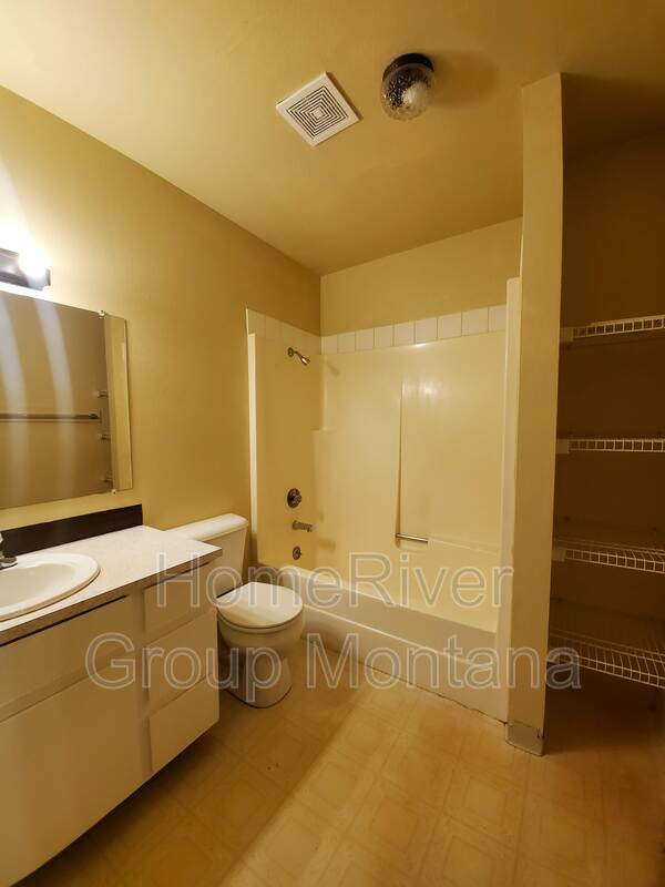 Building Photo - 909 Pattee Creek Dr