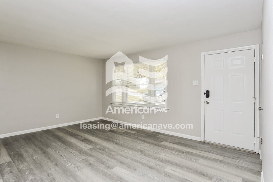 Building Photo - 9765 Dennis Dr