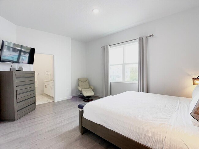 Building Photo - 332 Famagusta Dr