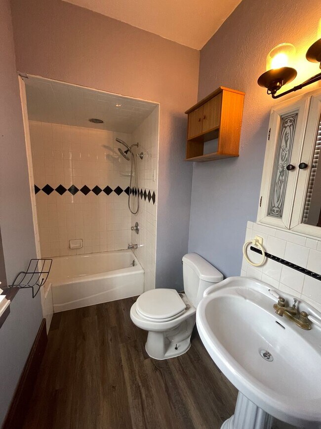 Building Photo - 3 bed 1 bath, country character and historic charm, Large shop, upstairs bonus room ,lots of uniq...
