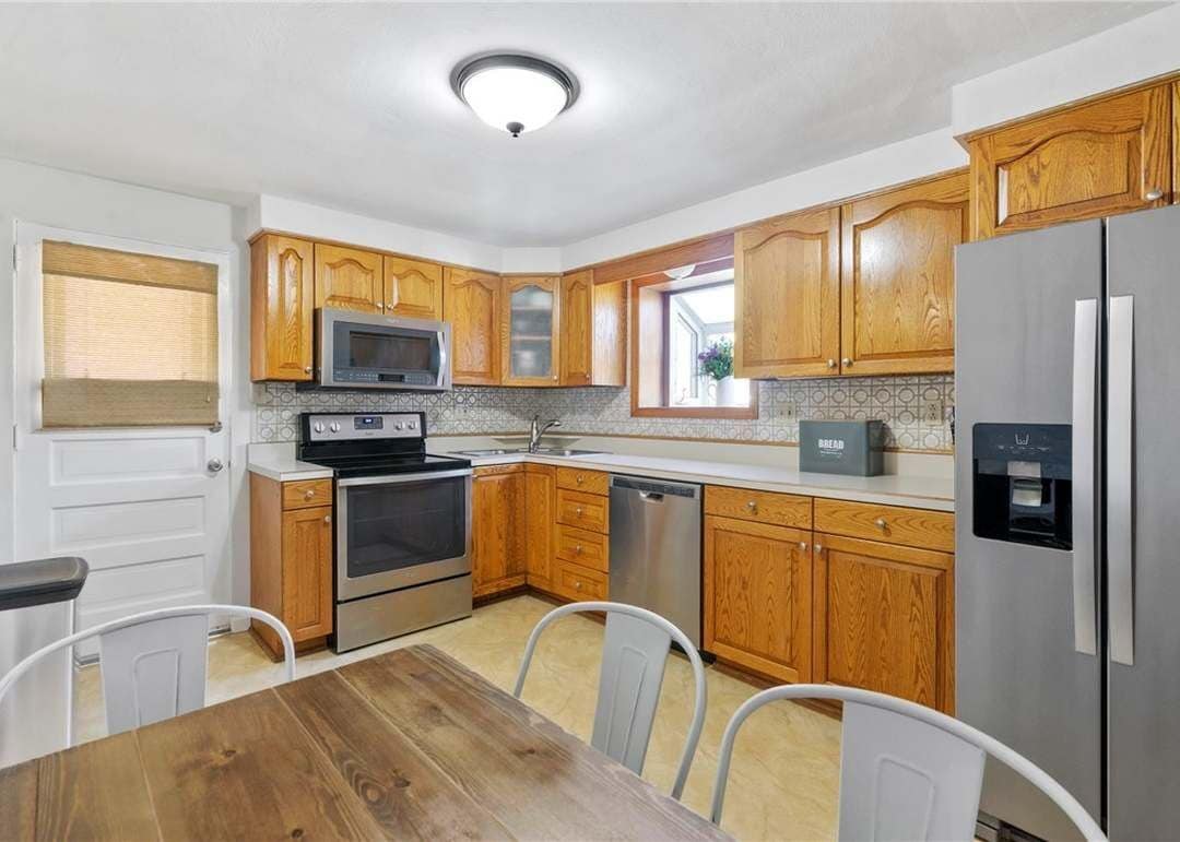 Building Photo - 699 Doris Dr