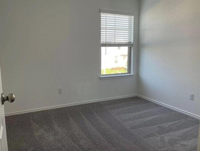 Building Photo - 1512 Holly Lk Dr