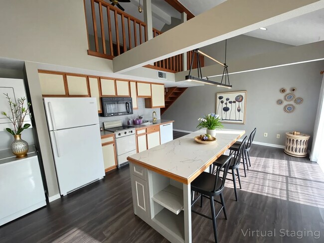 Building Photo - 2 bedroom 2 bath Loft Apartment Branson MO Renovated