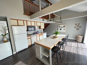 Building Photo - 2 bedroom 2 bath Loft Apartment Branson MO Renovated