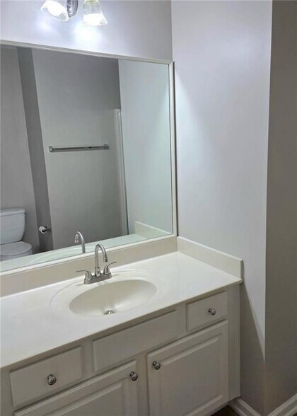 Building Photo - 621 Roxtree Ct NE