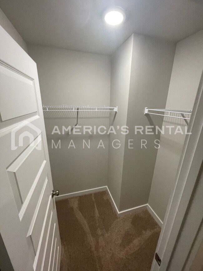 Building Photo - Home for Rent in Weaver, AL!!! Available to View Now!!! Sign a 13-month lease by 5/31/2026 and re...