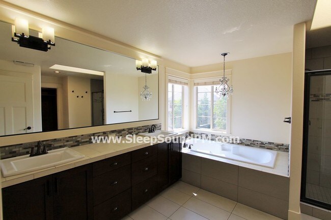 Building Photo - 16298 NW Rosetta St