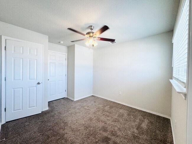 Building Photo - Best Duplex Community in Seguin