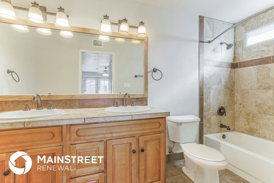 Building Photo - 2515 E Del Rio Dr