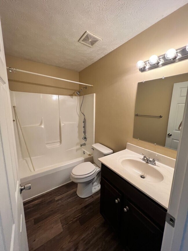 Building Photo - Fern Creek Home