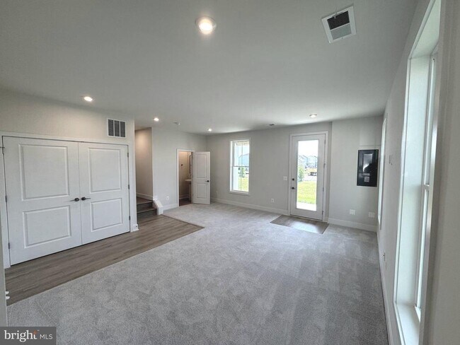 Building Photo - 133 Galaxy Pl