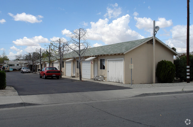 Building Photo - Cozy Trailer Court