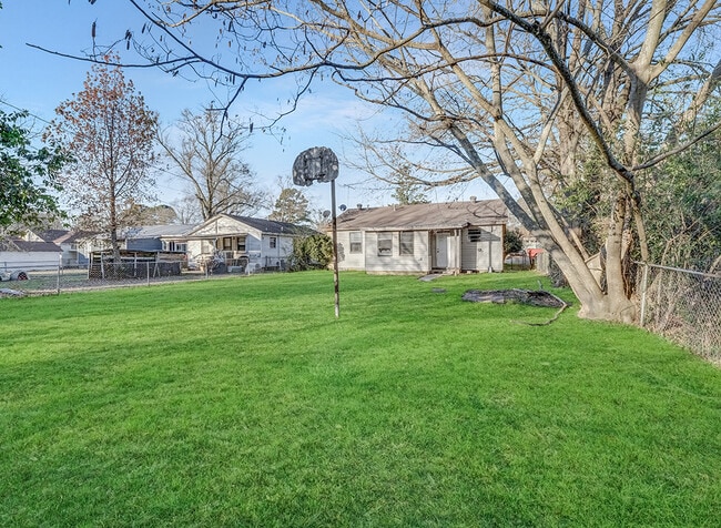 Building Photo - 4212 Elizabeth St