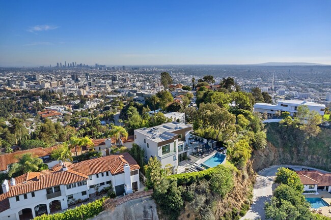 Building Photo - Prestigious Hollywood Hills Home for Rent
