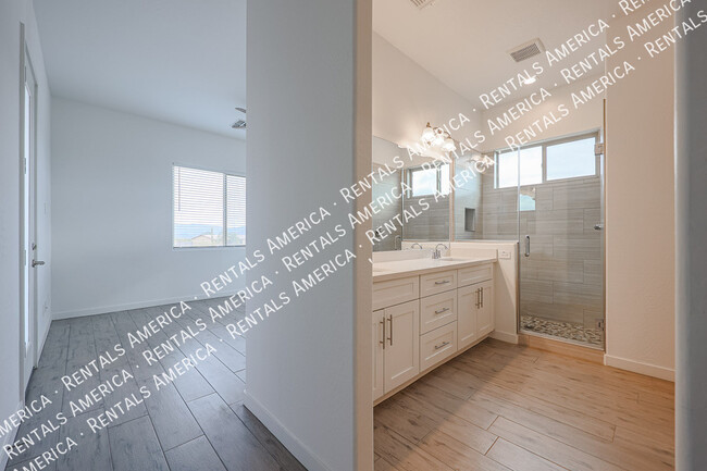 Building Photo - 16720 E Melanie Dr