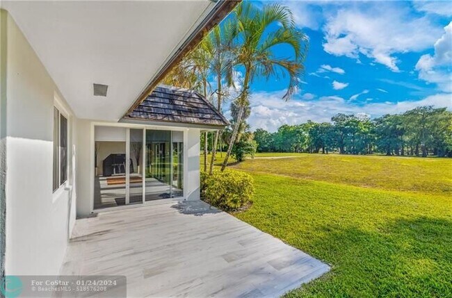 Building Photo - 812 E Cypress Ln