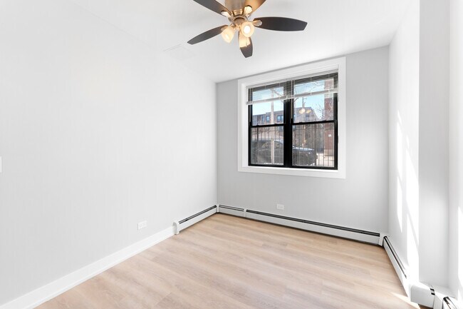 Building Photo - 1546 W Jonquil Terrace