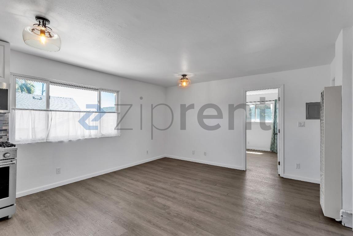 Building Photo - Unit