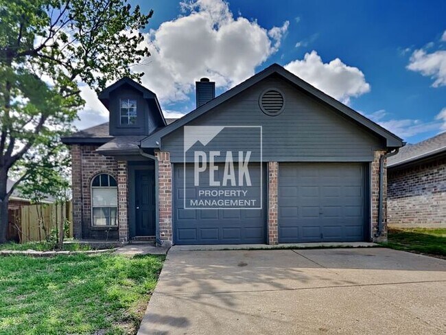 Primary Photo - Beautiful Home ready for a June MOVE-IN!