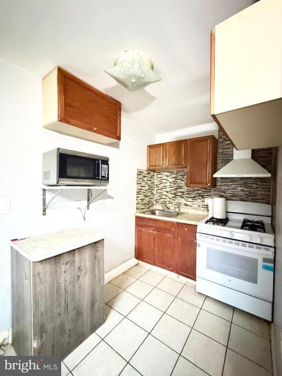 Building Photo - 176 W Hanover St