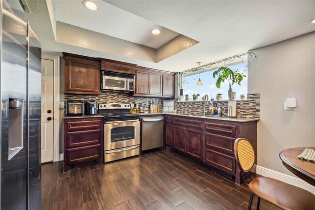 Building Photo - 3611 Drawbridge Dr